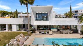 Villa for sale in El Paraiso, Estepona East