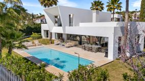 Villa for sale in El Paraiso, Estepona East