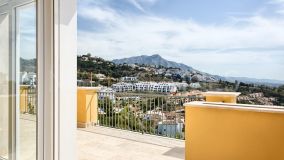 Villa for sale in Los Arqueros, Benahavis