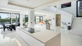 Villa for sale in Altos de Puente Romano, Marbella Golden Mile
