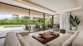 Villa for sale in Altos del Paraiso, Benahavis
