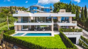 Villa for sale in Altos del Paraiso, Benahavis