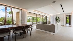 Villa for sale in Altos del Paraiso, Benahavis