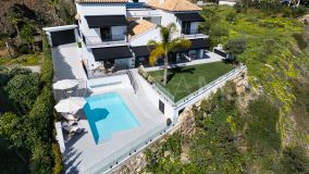 Villa for sale in Monte Halcones, Benahavis