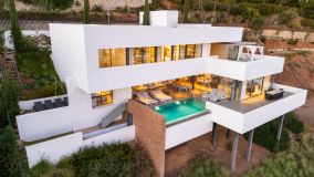 Villa for sale in El Herrojo, Benahavis