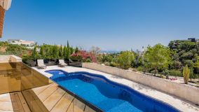 Villa for sale in El Herrojo, Benahavis