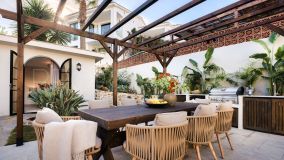 Buy villa in La Campana with 4 bedrooms