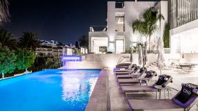 Villa en venta de 9 dormitorios en Nueva Andalucia