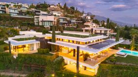 Villa for sale in El Herrojo, Benahavis