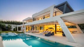 Villa en venta en Nueva Andalucia, Marbella