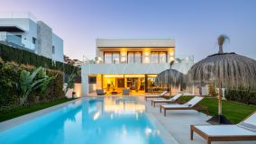 Villa en venta en La Cerquilla, Nueva Andalucia