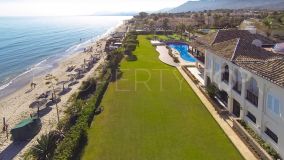 Front line beach living in Las Chapas