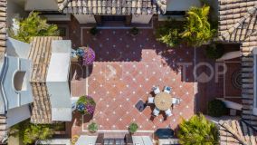 Villa tradicional de alta calidad, bellamente ubicada en Marbella Hill Club.