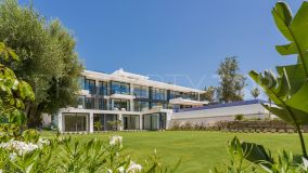 Casa La Colina es una villa contemporánea excepcional situada en la exclusiva área de Kings & Queens en Sotogrande Costa.