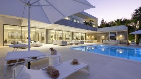 Villa en venta en Country Club Las Brisas con 9 dormitorios