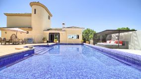 Villa con 4 dormitorios en venta en Los Reales - Sierra Estepona