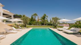 Villa for sale in La Cerquilla, Nueva Andalucia