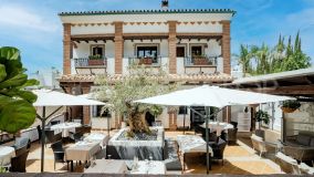 Excepcional restaurante con 5 apartamentos en una ubicación privilegiada en Nueva Andalucía