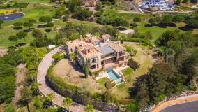 Distinguished frontline golf villa situated on an extensive plot in Marbella Club Golf Resort, Benahavís