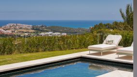 Luxury villa-style front line golf apartment surrounded by exclusive amenities in Casares