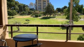 Second-floor apartment surrounded by golf and amenities in Torres de Aloha, Nueva Andalucía