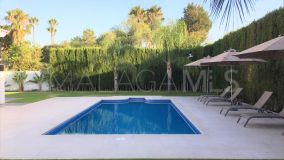 Villa for sale in Atalaya de Rio Verde, Nueva Andalucia
