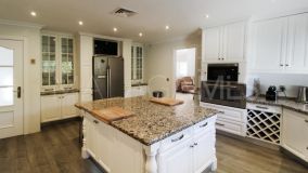 Villa for sale in Atalaya de Rio Verde, Nueva Andalucia