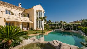 Villa for sale in Monte Halcones, Benahavis