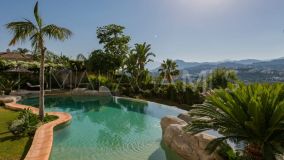 Villa for sale in Monte Halcones, Benahavis