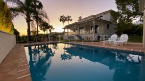 Villa en venta con 5 dormitorios en Los Naranjos de Marbella