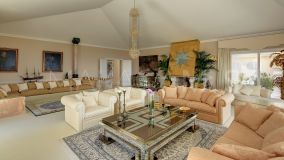 Villa for sale in Rio Real, Marbella Est