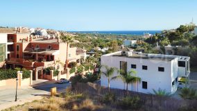Residential plot with license to build a luxury villa with sea views in Elviria