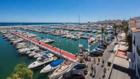 Fully redecorated frontline penthouse with views over Puerto Banus harbour