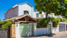Semi Detached Villa for sale in Guadalmina Alta, 797,000 €