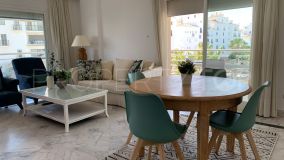 Apartamento de 3 dormitorios en venta en Marina Banus