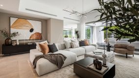 Villa en venta en El Paraiso, Estepona Este