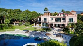 Villa for sale in Estepona