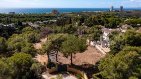 Parcela residencial llaa con vistas al mar en Hacienda Las Chapas, Marbella este