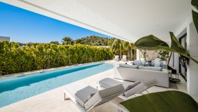 Villa for sale in Los Olivos, Nueva Andalucia