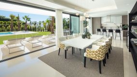 Buy Los Olivos villa with 5 bedrooms