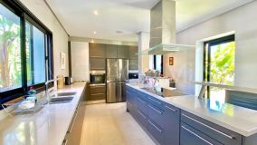 Villa for sale in El Madroñal, Benahavis