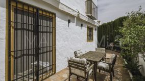 Hus i byn for sale in El Naranjal, Nueva Andalucia