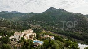 Villa tradicional de estilo andaluz rodeada de naturaleza en Monte Mayor, Benahavís