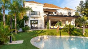 Villa for sale in Aloha, Nueva Andalucia