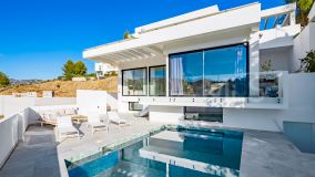 Villa for sale in La Alqueria, Benahavis