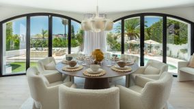 Villa for sale in Aloha, Nueva Andalucia