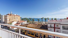 Spacious beachside penthouse with sea views in El Limonar