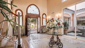 Villa en venta en Hacienda Beach, Estepona Este