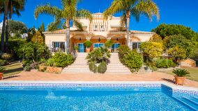Tradicional villa de estilo andaluz con vistas al mar en Los Flamingos, Benahavís