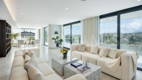 Villa for sale in Los Naranjos, Nueva Andalucia